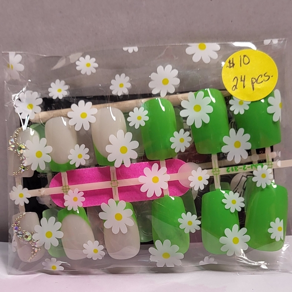 Green and White Press-On Nails Set - Picture 1 of 1